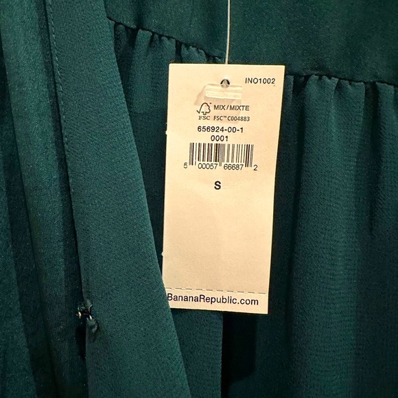 Banana Republic Green Silky tie front blouse - Picture 2 of 3